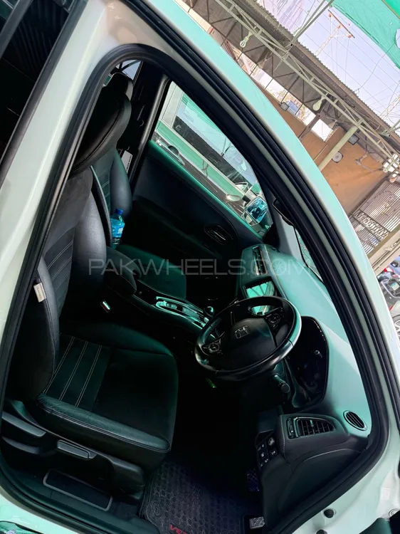 Honda Vezel 2017 for Sale in Abbottabad Honda Vezel 2017 for Sale in Abbottabad Image-6