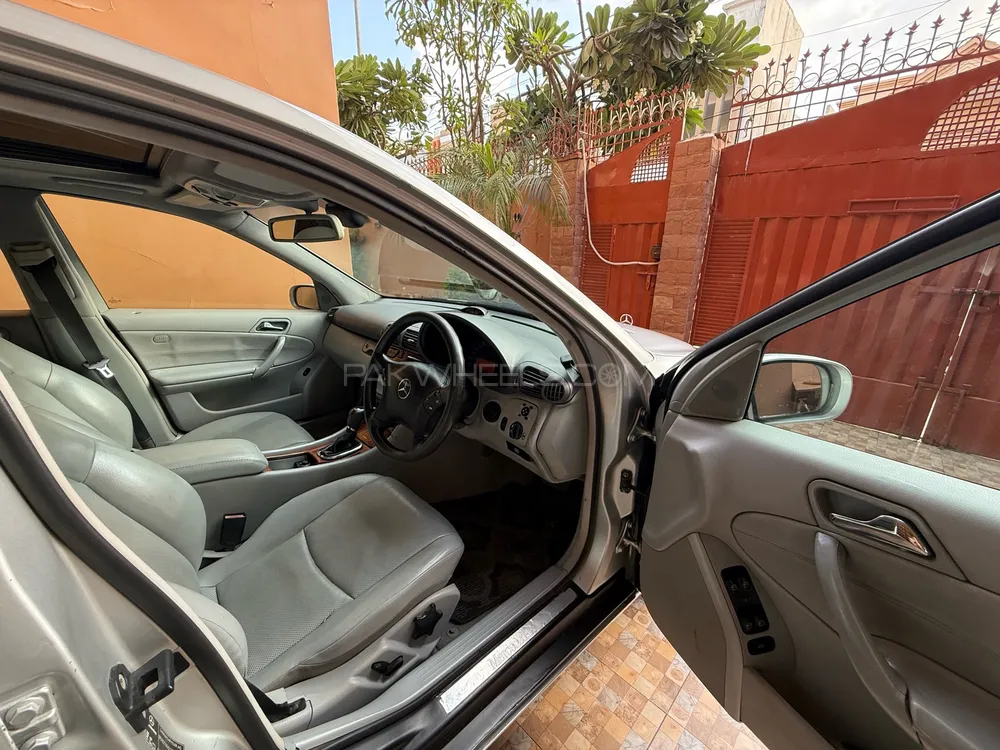 Mercedes Benz C Class 2001 for Sale in Karachi Mercedes Benz C Class 2001 for Sale in Karachi Image-17