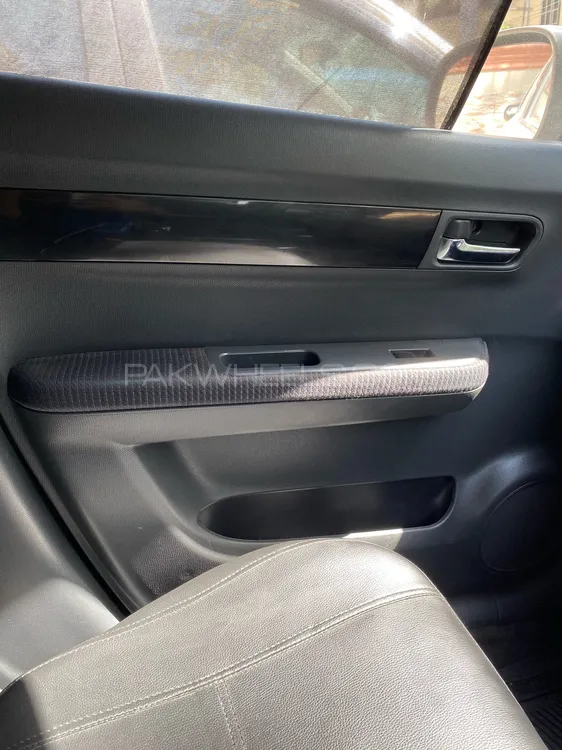 Suzuki Swift 2013 for Sale in Karachi Suzuki Swift 2013 for Sale in Karachi Image-5