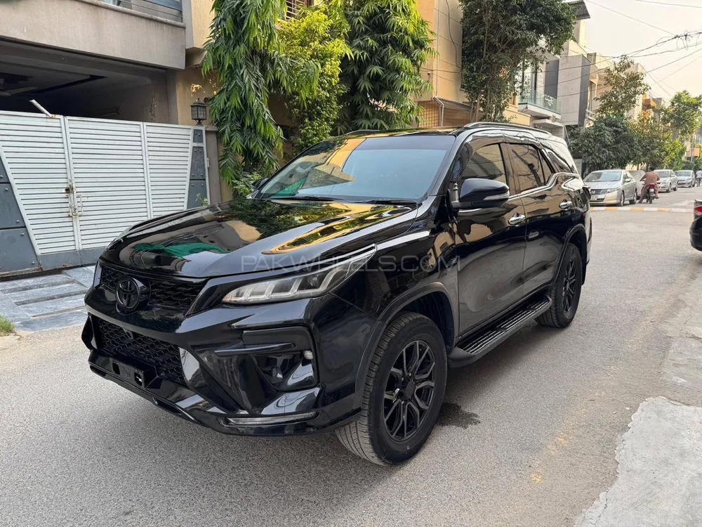Toyota Fortuner 2017 for Sale in Lahore Image-1