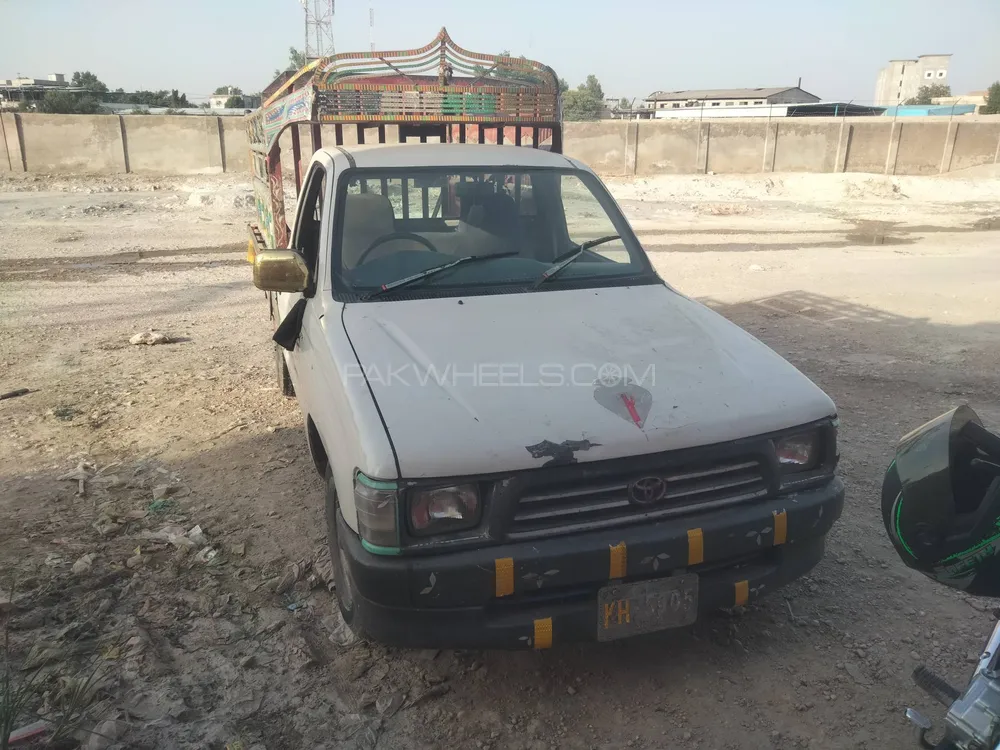 Toyota Hilux 2001 for Sale in Hyderabad Image-1