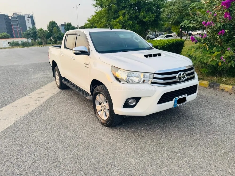 Toyota Hilux 2017 for Sale in Islamabad Image-1