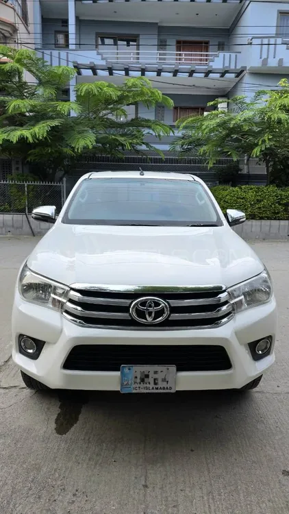 Toyota Hilux 2019 for Sale in Islamabad Image-1