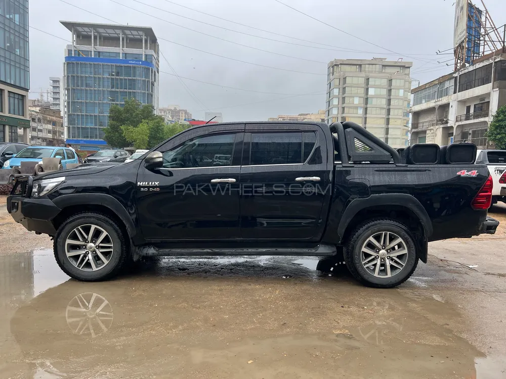 Toyota Hilux 2017 for Sale in Karachi Toyota Hilux 2017 for Sale in Karachi Image-4