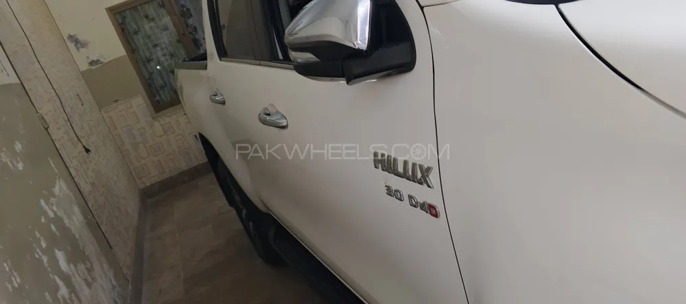 Toyota Hilux 2017 for Sale in Lahore Toyota Hilux 2017 for Sale in Lahore Image-5