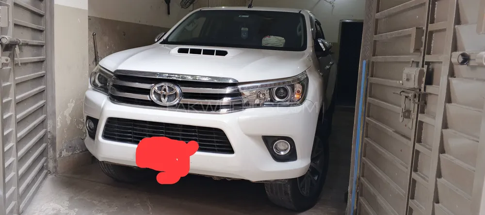 Toyota Hilux 2017 for Sale in Lahore Toyota Hilux 2017 for Sale in Lahore Image-6