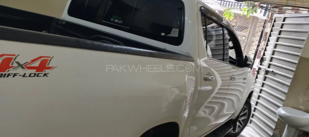 Toyota Hilux 2017 for Sale in Lahore Toyota Hilux 2017 for Sale in Lahore Image-4