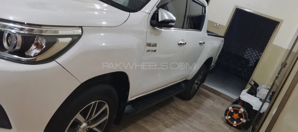 Toyota Hilux 2017 for Sale in Lahore Toyota Hilux 2017 for Sale in Lahore Image-14