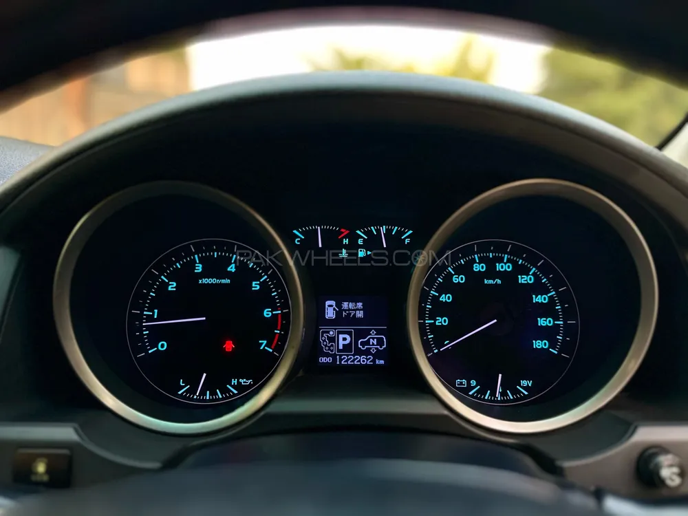 Toyota Land Cruiser 2010 for Sale in Lahore Toyota Land Cruiser 2010 for Sale in Lahore Image-9