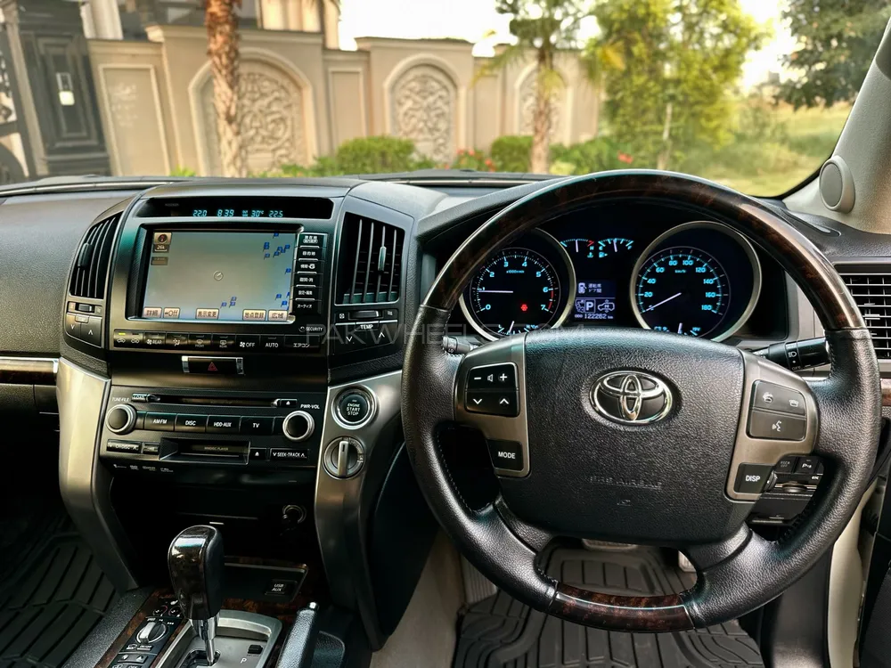 Toyota Land Cruiser 2010 for Sale in Lahore Toyota Land Cruiser 2010 for Sale in Lahore Image-8