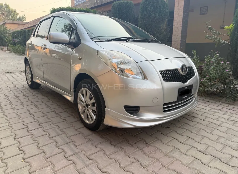 Toyota Vitz 2005 for Sale in Peshawar Image-1