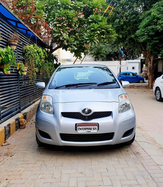 Toyota Vitz 2009 for Sale in Karachi Image-1