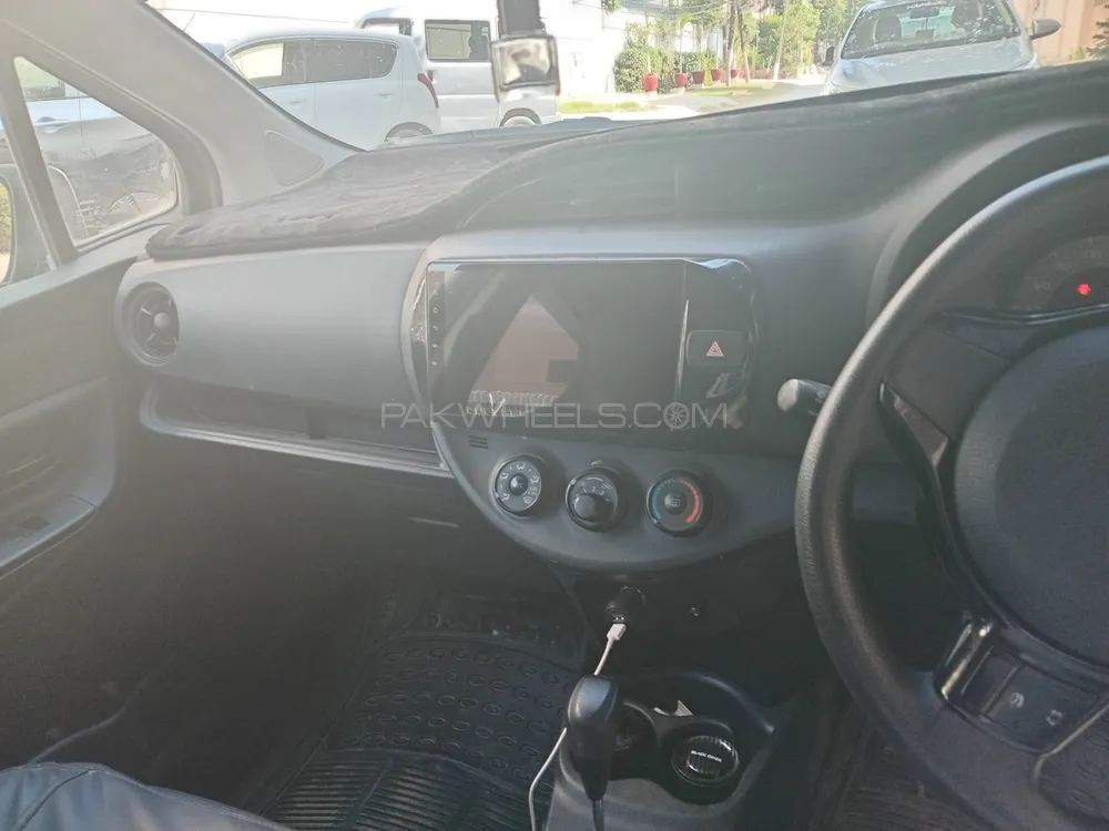 Toyota Vitz 2018 for Sale in Karachi Image-1