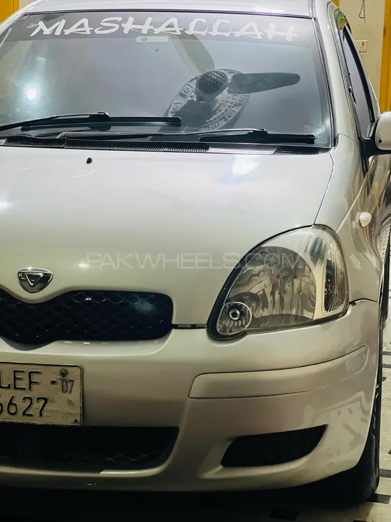 Toyota Vitz 2004 for Sale in Peshawar Image-1