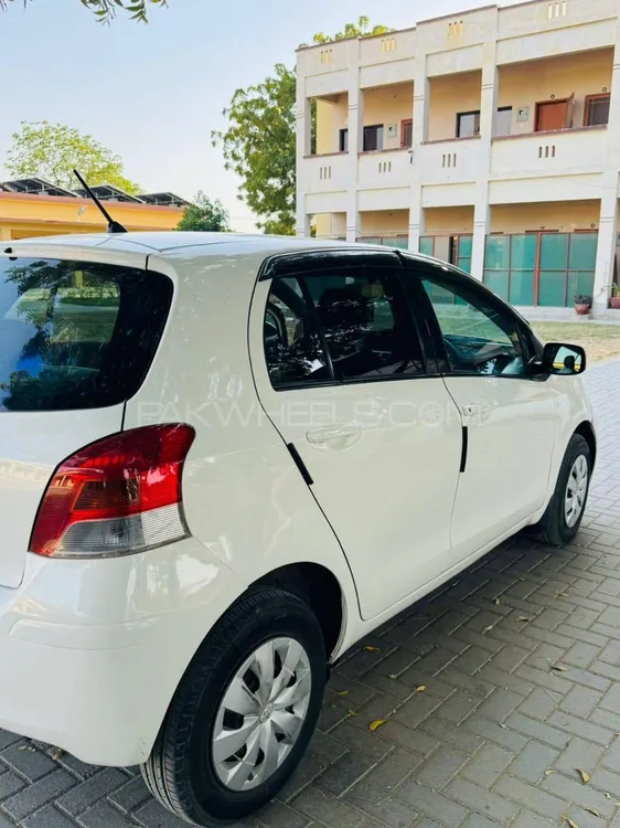 Toyota Vitz 2007 for Sale in Karachi Image-1