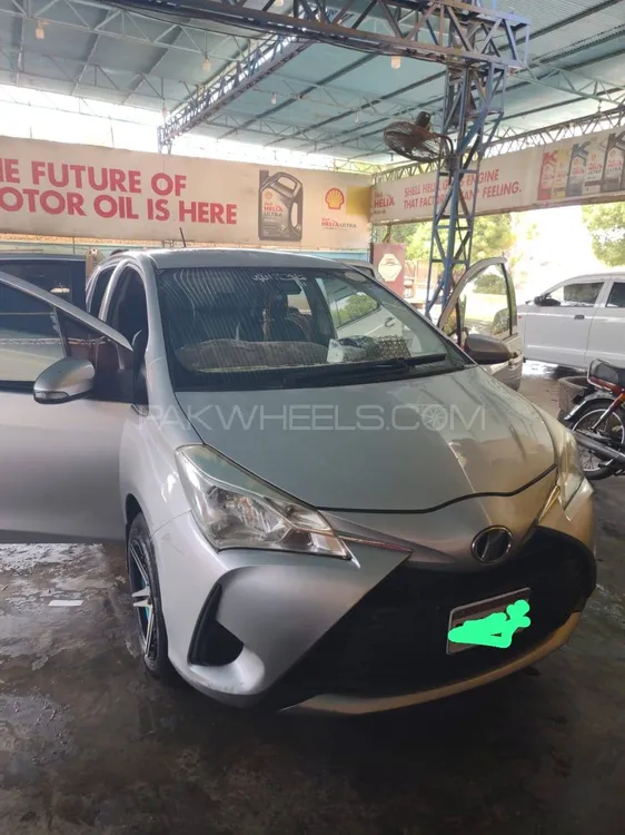 Toyota Vitz 2017 for Sale in Karachi Image-1