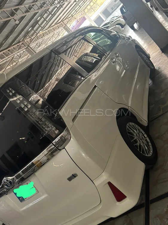 Toyota Voxy 2016 for Sale in Peshawar Toyota Voxy 2016 for Sale in Peshawar Image-2