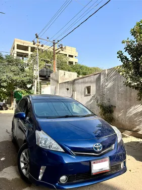 Toyota Prius Alpha G Touring 2012