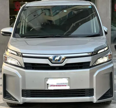 Toyota Voxy Hybrid X 2019