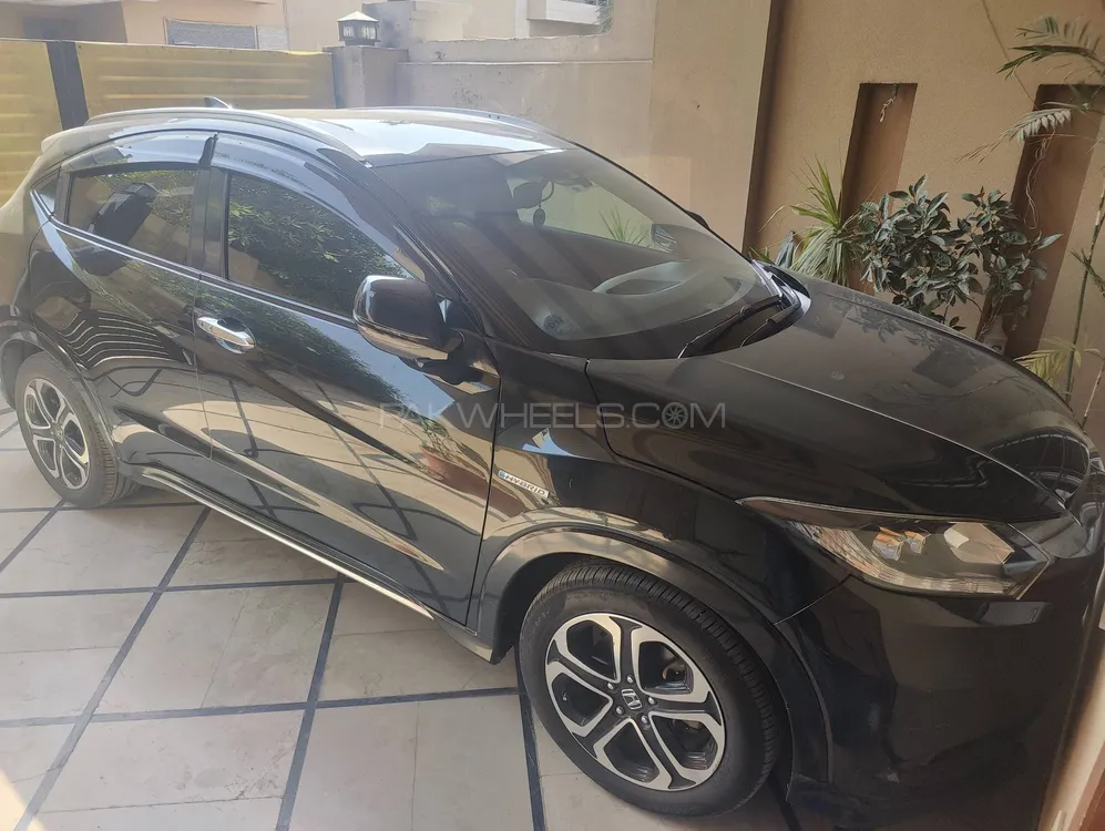 Honda Vezel 2017 for Sale in Islamabad Image-1