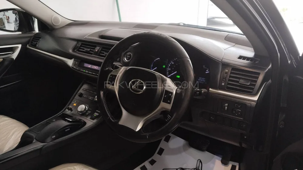 Lexus CT200h 2012 for Sale in Peshawar Lexus CT200h 2012 for Sale in Peshawar Image-10