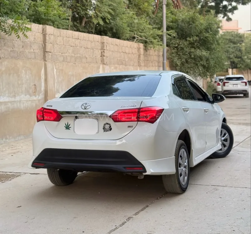 Toyota Corolla 2015 for Sale in Karachi Image-1