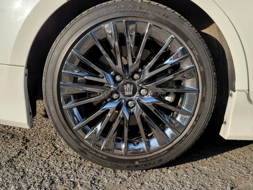 Toyota Crown 2018 for Sale in Peshawar Toyota Crown 2018 for Sale in Peshawar Image-8