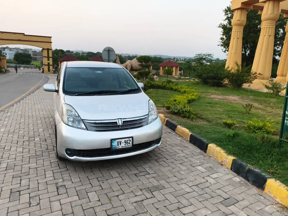 ٹویوٹا آئیسس 2006 for Sale in فتح جنگ ٹویوٹا آئیسس 2006 for Sale in فتح جنگ Image-1