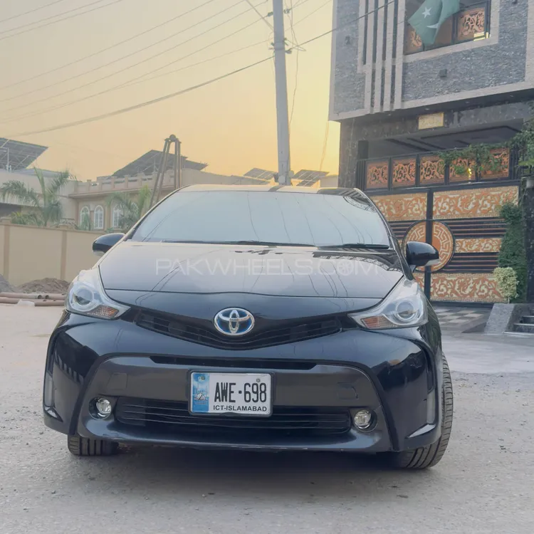 Toyota Prius Alpha 2015 for Sale in Peshawar Image-1