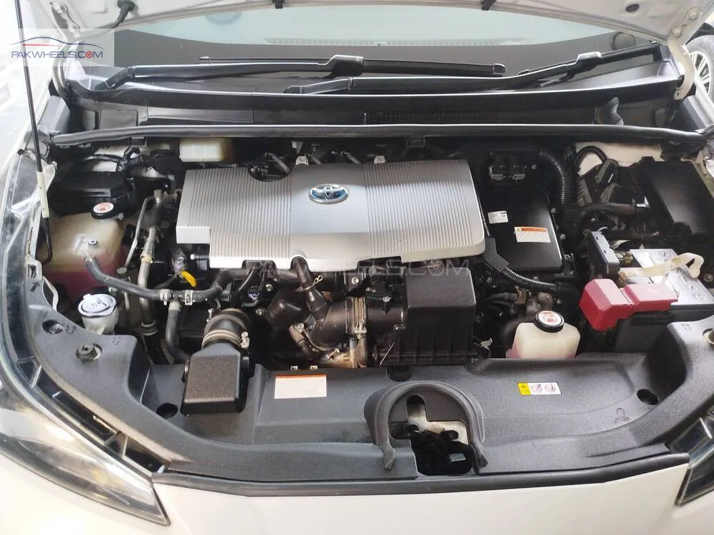 Toyota Prius 2020 for Sale in Lahore Toyota Prius 2020 for Sale in Lahore Image-8