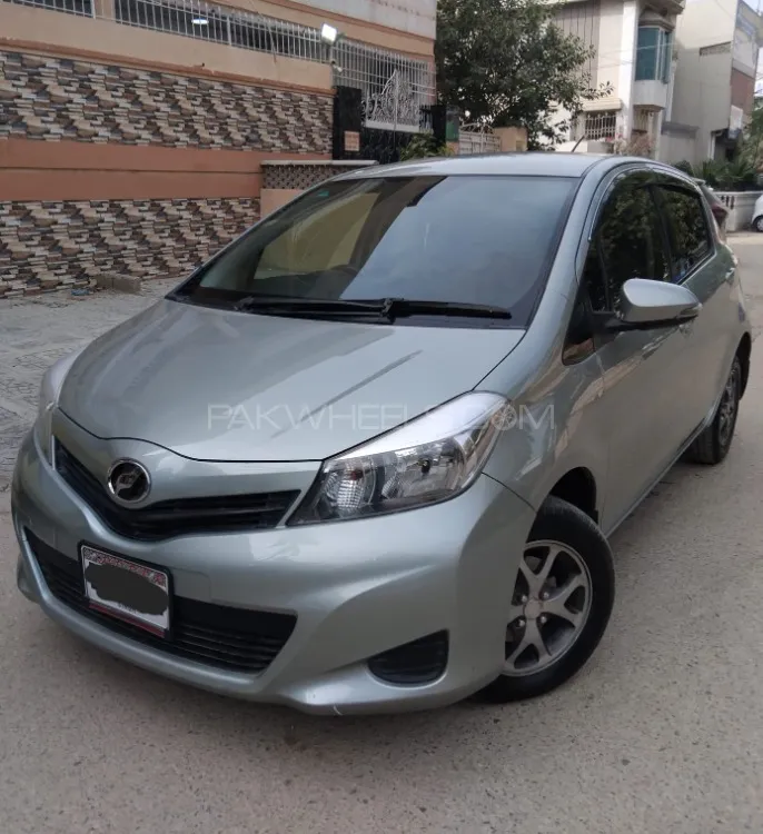 Toyota Vitz 2013 for Sale in Karachi Image-1