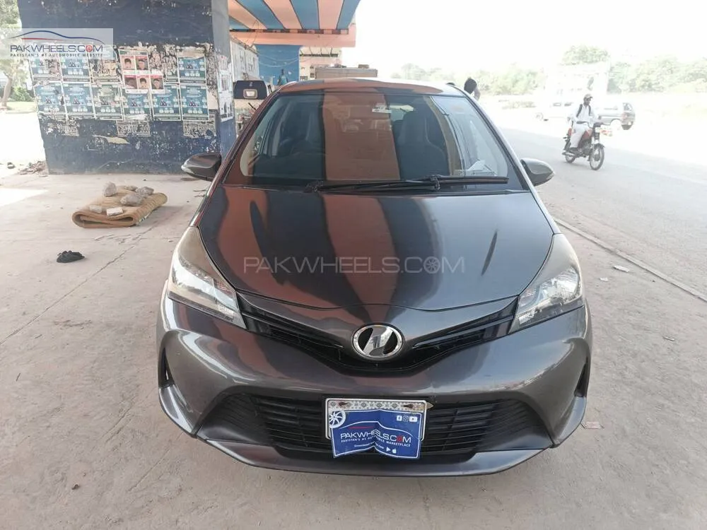 Toyota Vitz 2015 for Sale in Karachi Image-1