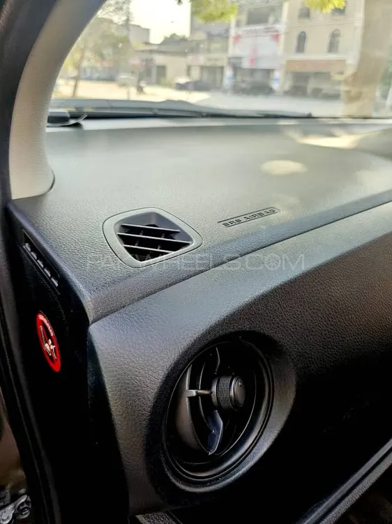 Toyota Vitz 2017 for Sale in Lahore Image-1