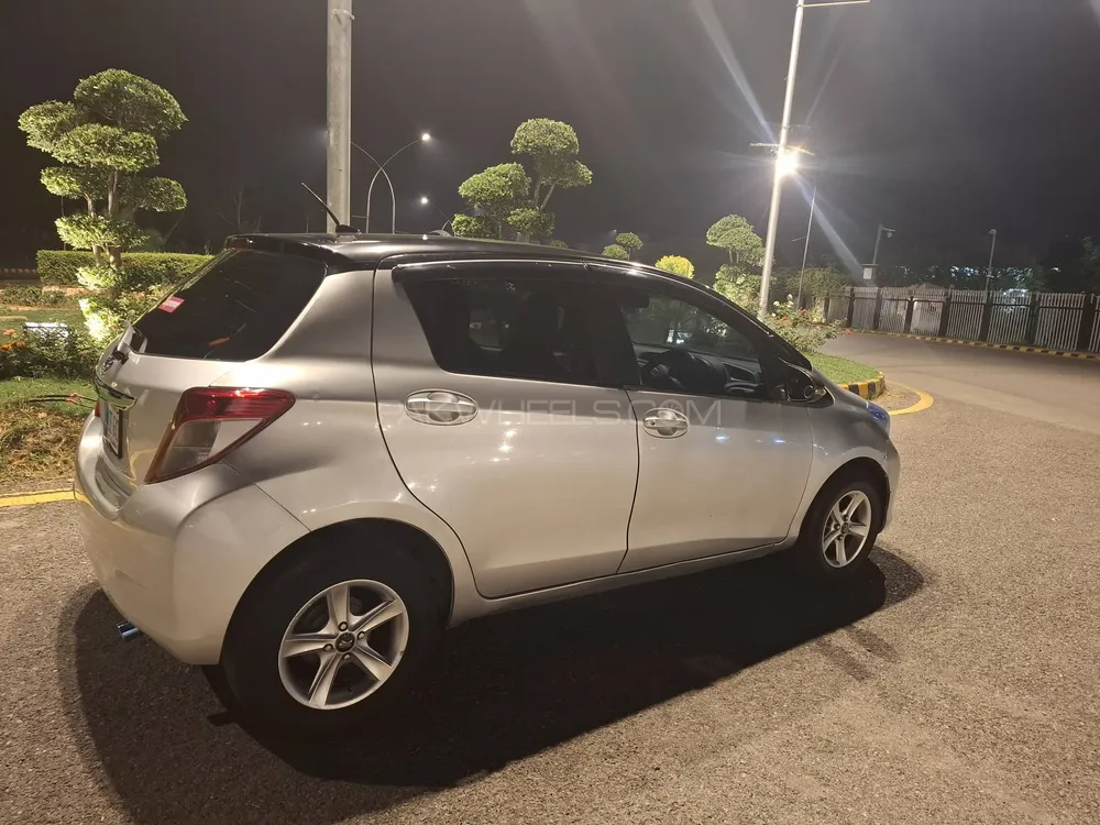 Toyota Vitz 2011 for Sale in Islamabad Image-1