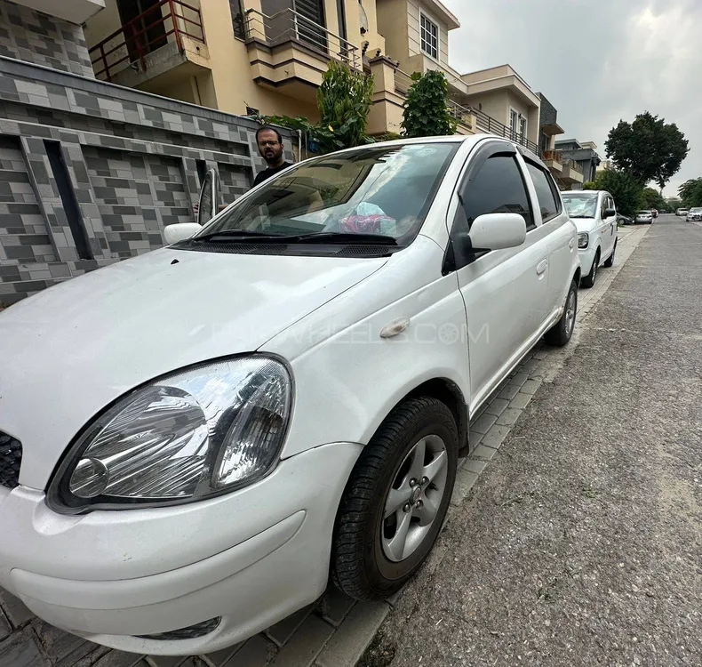 Toyota Vitz 2004 for Sale in Charsadda Image-1