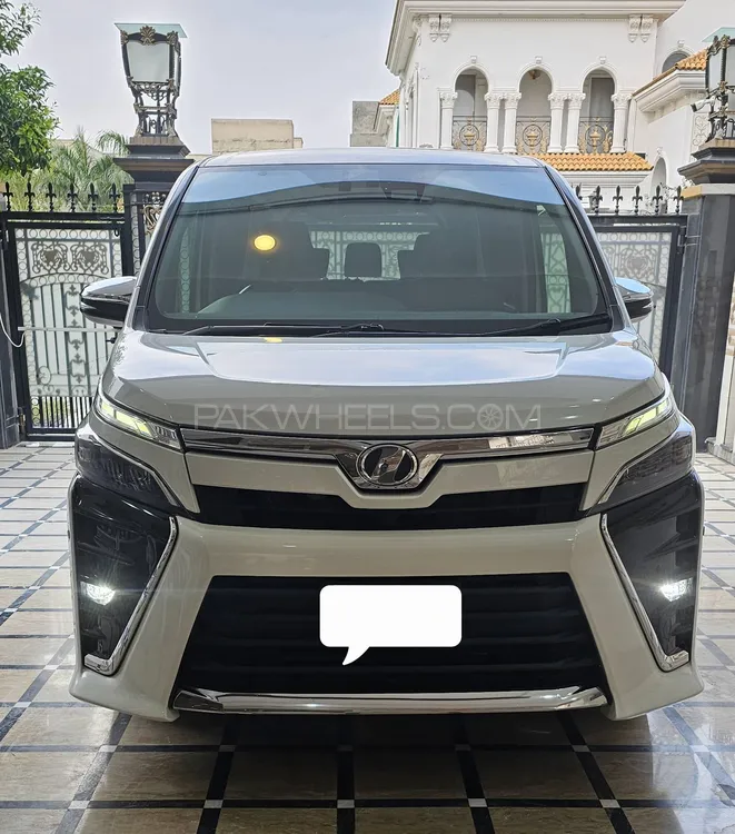 Toyota Voxy 2016 for Sale in Lahore Image-1