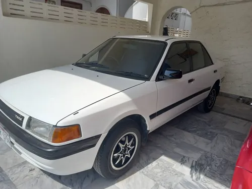 Mazda 323 1990