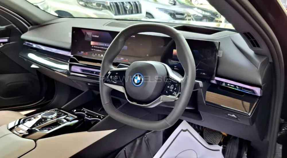 BMW i5 2025 for Sale in Karachi BMW i5 2025 for Sale in Karachi Image-5