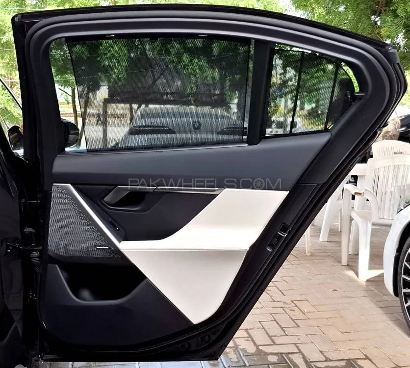 BMW i5 2025 for Sale in Karachi BMW i5 2025 for Sale in Karachi Image-13