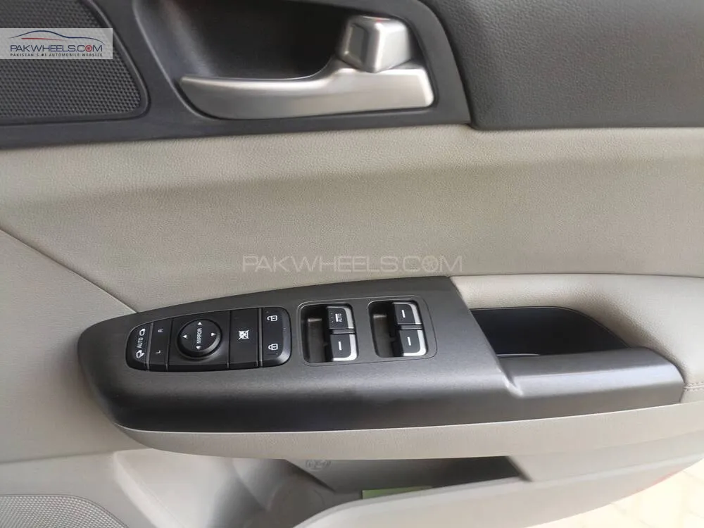 KIA Sportage 2025 for Sale in Karachi KIA Sportage 2025 for Sale in Karachi Image-12