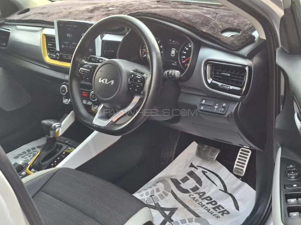 KIA Stonic 2022 for Sale in Karachi KIA Stonic 2022 for Sale in Karachi Image-4