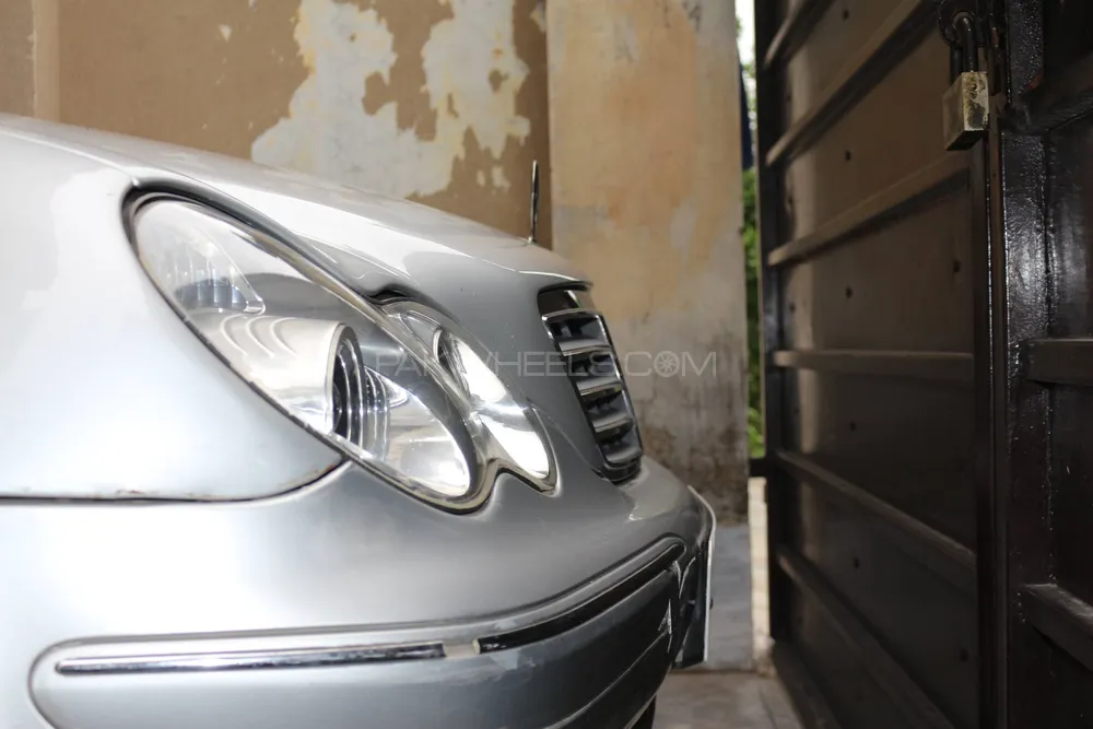 Mercedes Benz C Class 2003 for Sale in Lahore Image-1