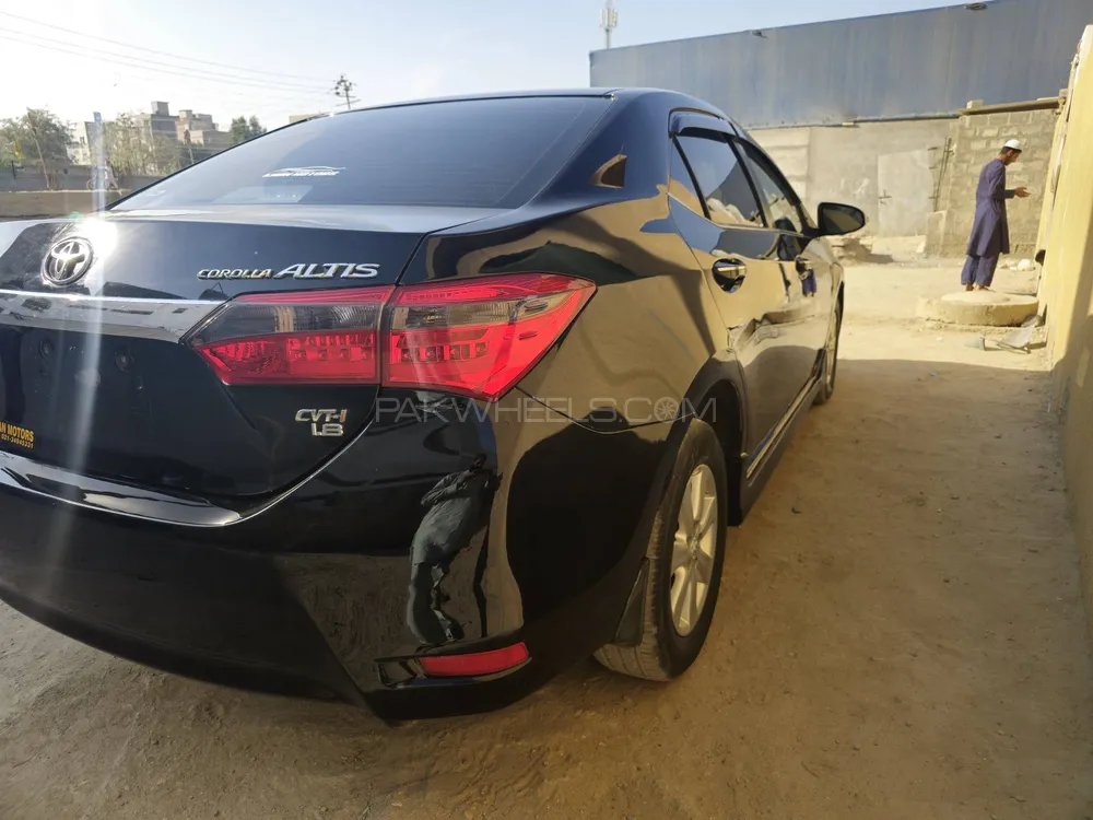 Toyota Corolla 2015 for Sale in Karachi Image-1