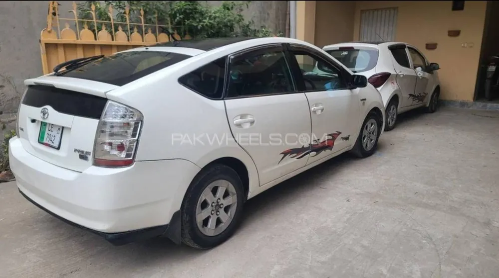 Toyota Prius 2007 for Sale in Lahore Image-1
