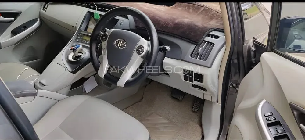 Toyota Prius 2015 for Sale in Karachi Image-1
