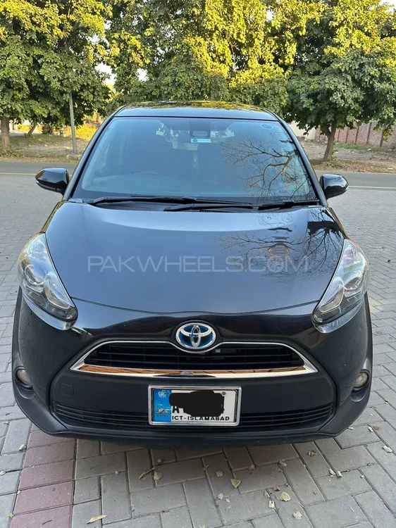 Toyota Sienta 2016 for Sale in Lahore Image-1