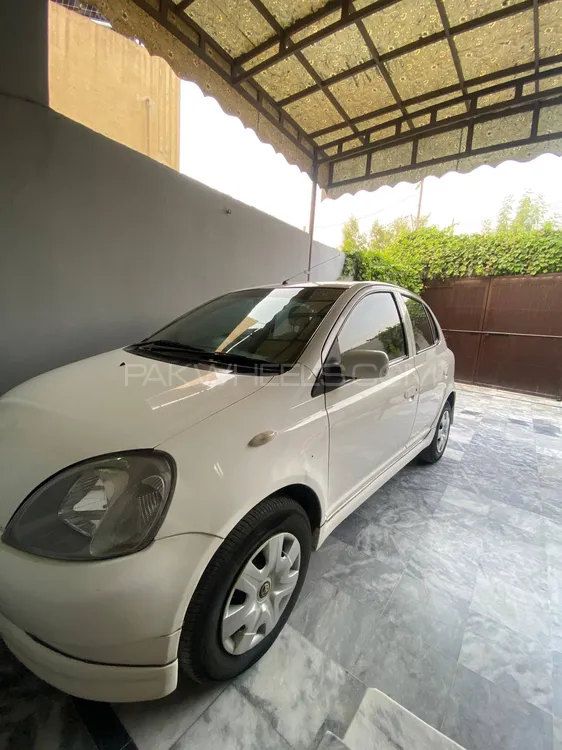 Toyota Vitz 2000 for Sale in Peshawar Image-1
