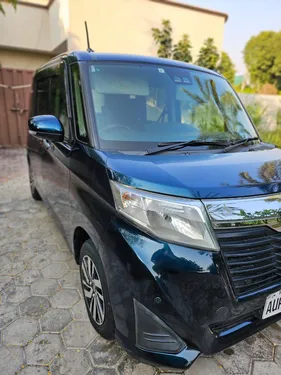 Toyota Roomy XS 2018