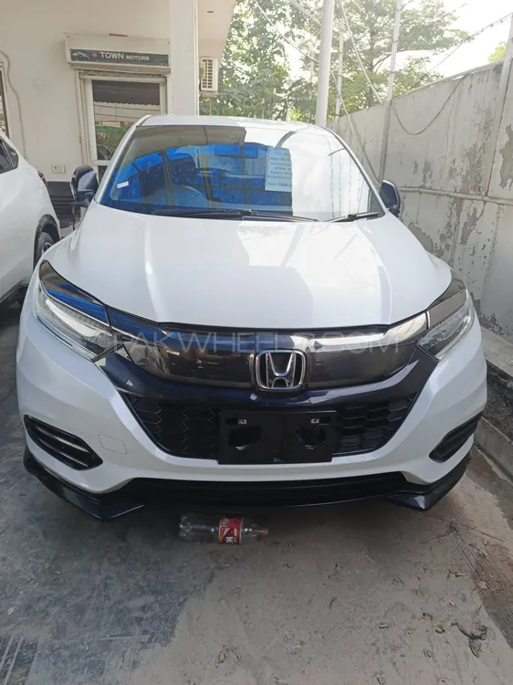 Honda Vezel 2018 for Sale in Lahore Image-1