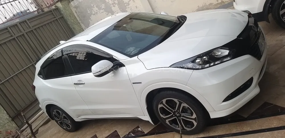 Honda Vezel 2016 for Sale in Peshawar Image-1